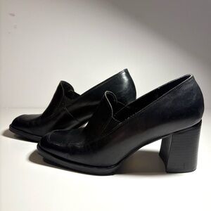 Elegant vintage Black Women's chunky heeled  Loafers, Sz 9B, genuine leather
